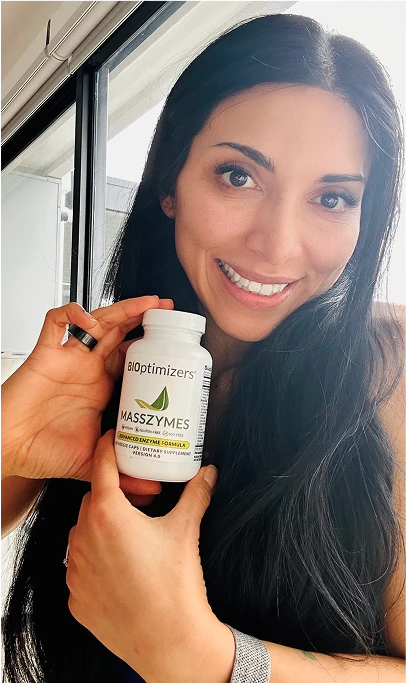 woMan with magnesium supplement